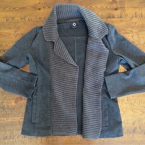 AMBER SUN Gray Women's Sweater with Ribbed Collar